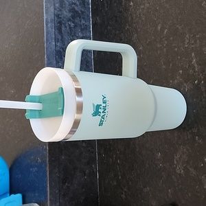 Like new stanley 40 oz